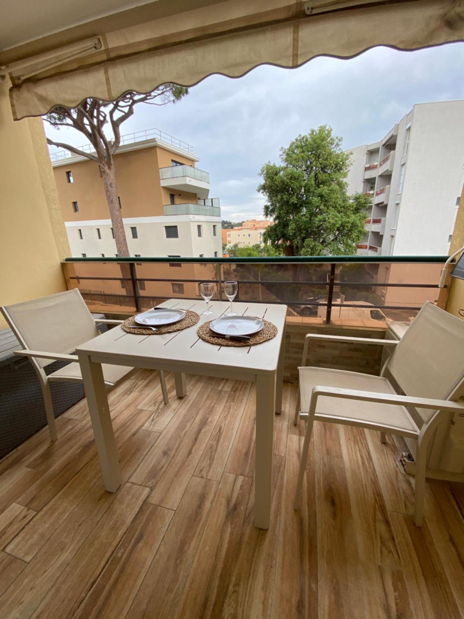 Studio 150 m de plage Golfe de Saint-Tropez Cavalaire-sur-Mer Buitenkant foto
